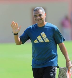 ياسر الكناني مدرب الفريق